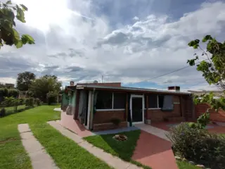 VENDE CASA Y 2 DEPARTAMENTO JUANA KOSLAY SAN LUIS foto 1