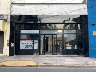 LOCAL DE 270M2 EN PLENO CENTRO DE ADROGUE foto 2