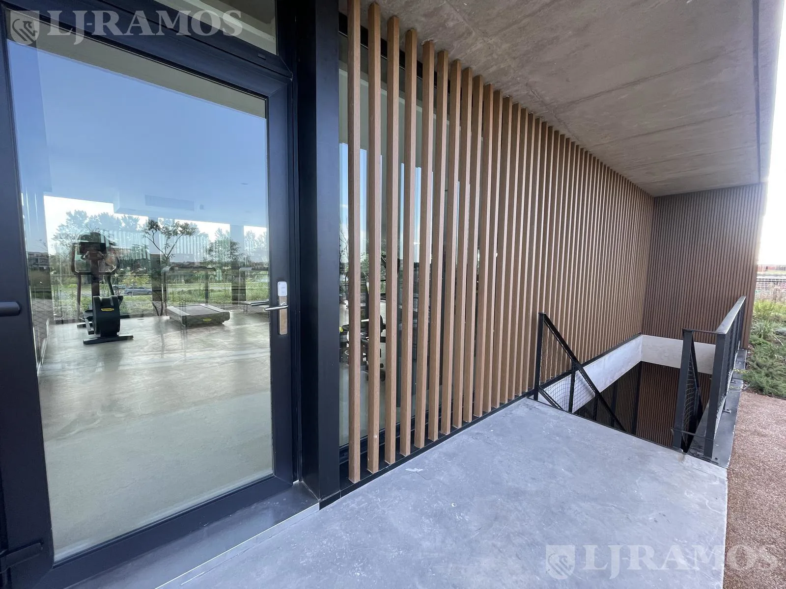 Lote de 984 m2, a la laguna en venta en LOS PUENTES - NORDELTA foto 4