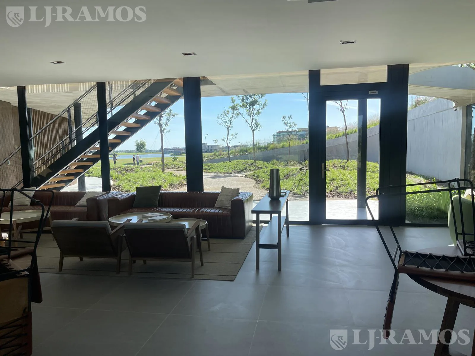 Lote de 984 m2, a la laguna en venta en LOS PUENTES - NORDELTA foto 5