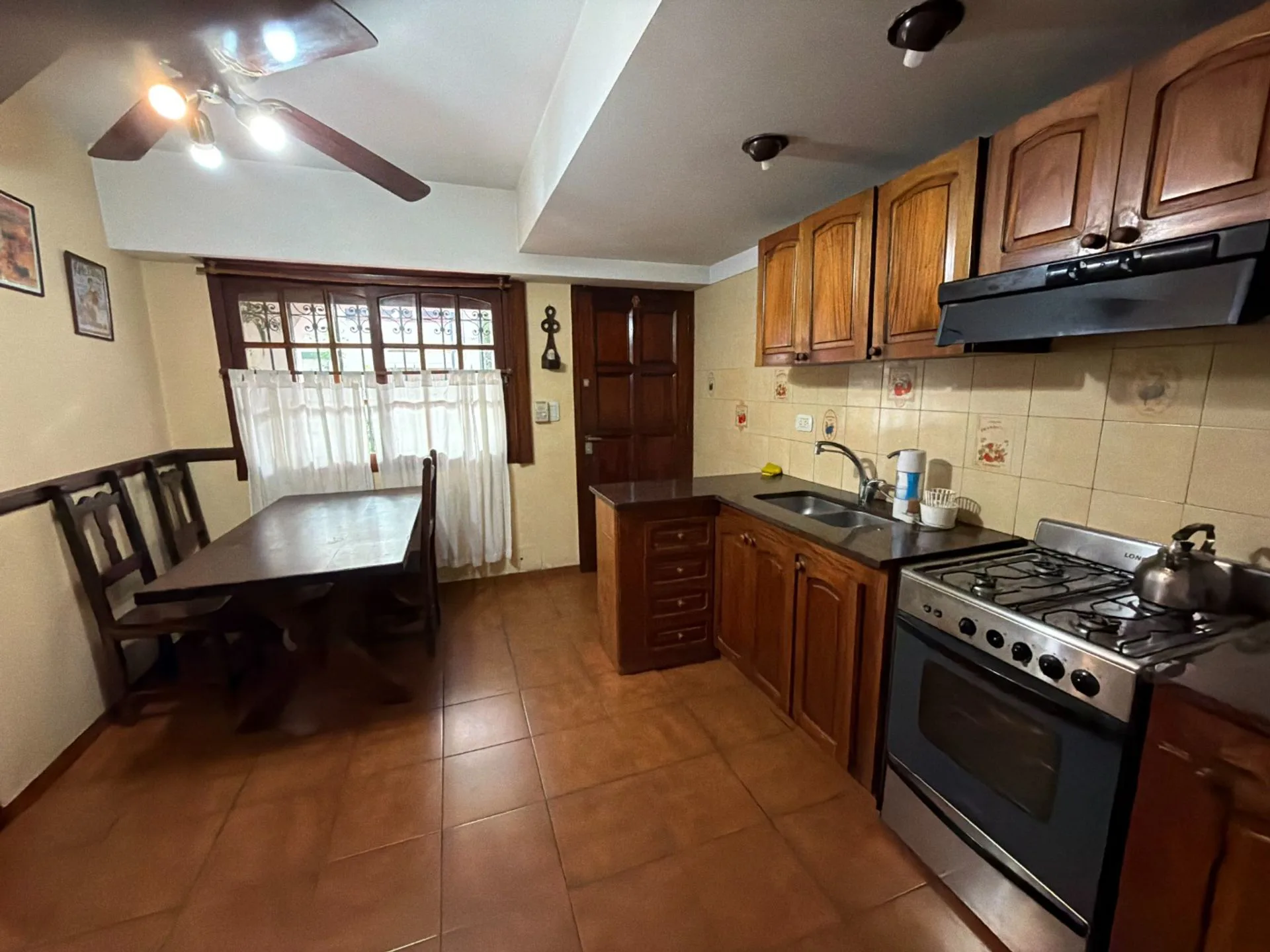 Venta hermosa casa en el Flores foto 3