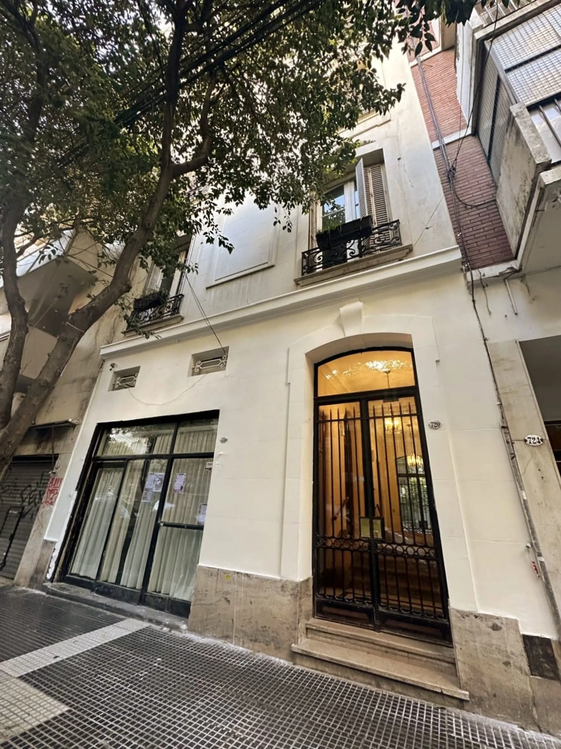 VENTA–DEPARTAMENTO  CON LOCAL COMERCIAL-BALVANERA foto 2