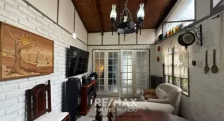 CASA MAS DOS DEPARTAMENTOS EN EXCELENTE ZONA foto 3