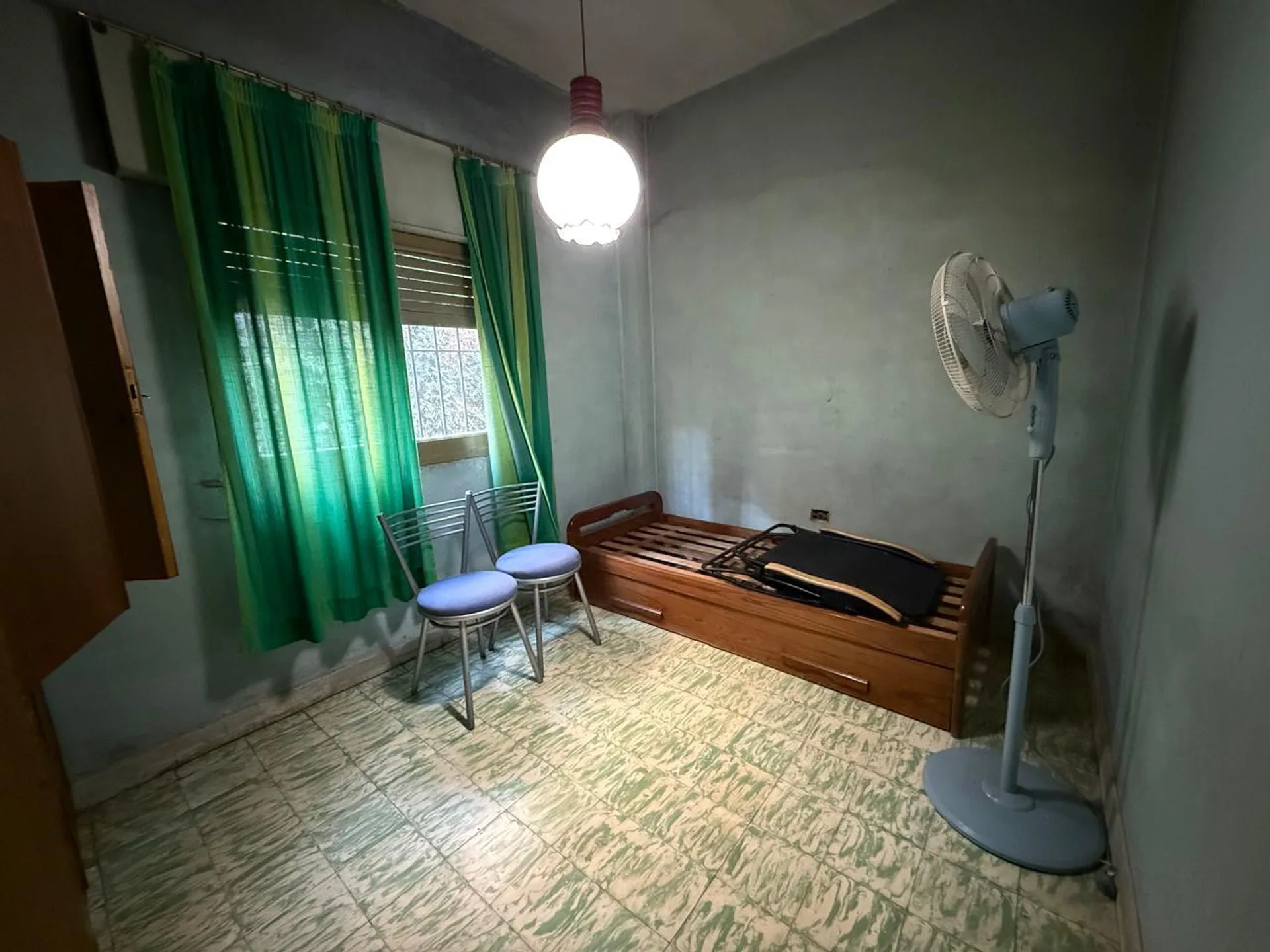CASTELAR: VENTA CASA SOBRE LOTE PROPIO foto 5