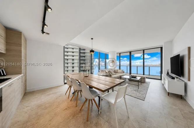 650 NE 32nd St #1507 600 foto 5