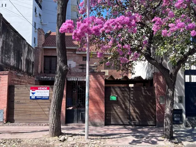 VENTA DE CASA EN CALLE JUJUY, A METROS DE AV. ROCA