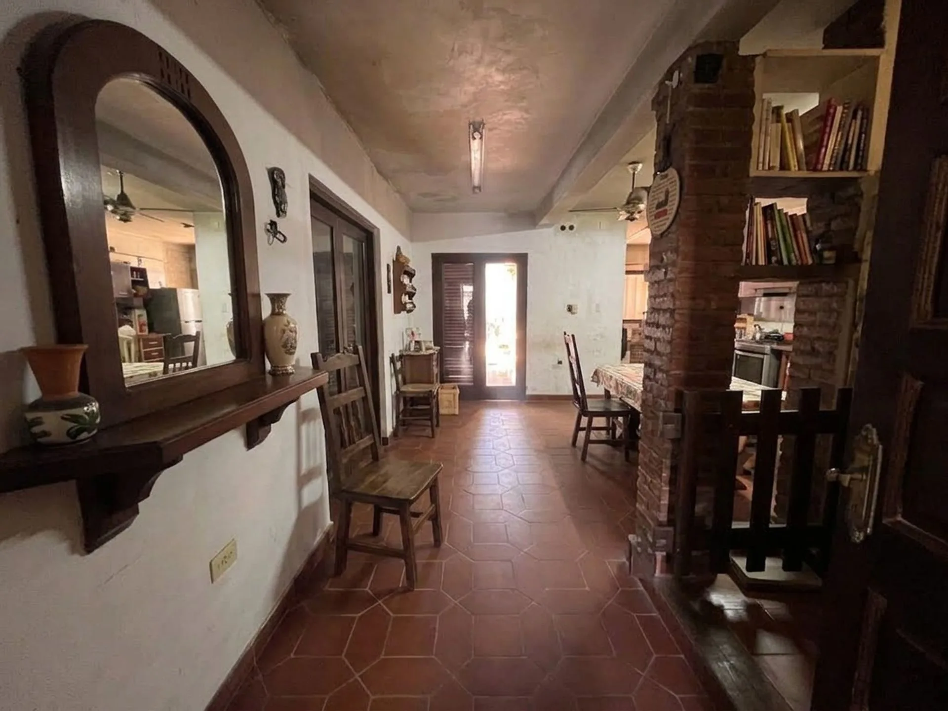 VENTA DE CASA EN CALLE JUJUY, A METROS DE AV. ROCA foto 4