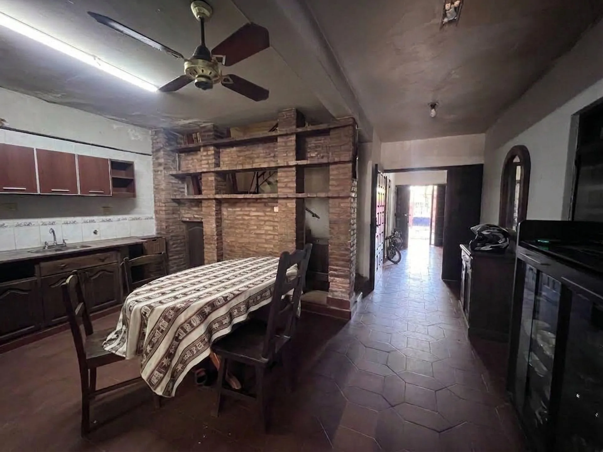 VENTA DE CASA EN CALLE JUJUY, A METROS DE AV. ROCA foto 5