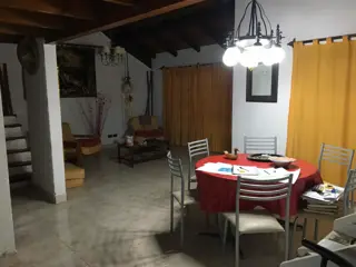 SE VENDE CHALET HERMOSO - CALLE 80 Y 57 foto 2