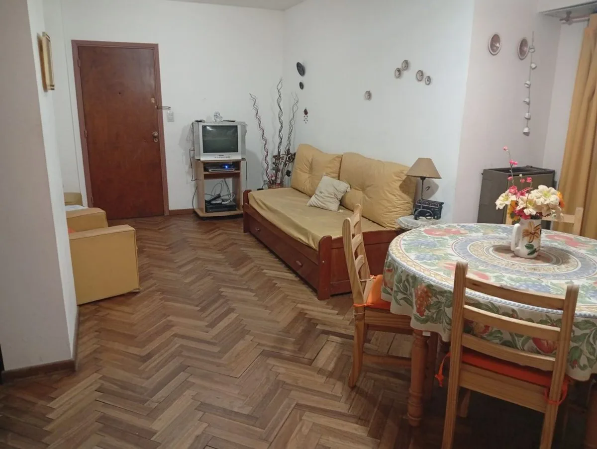 VENTA DEPARTAMENTO 2 AMB + DEP PATIO PLAZA COLON foto 3