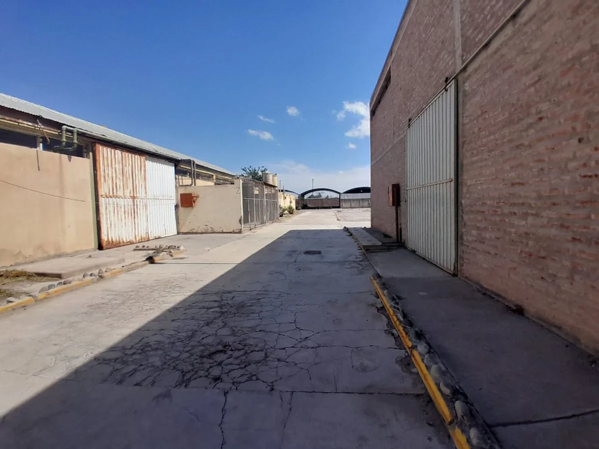Alquiler Galpones y Oficinas. Lateral RN40. RAWSON foto 4
