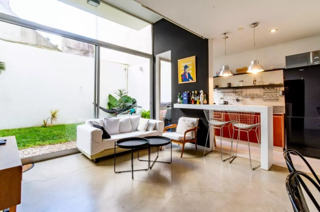 Excelente departamento en Villa Pueyrredon con jardín propio.- foto 1