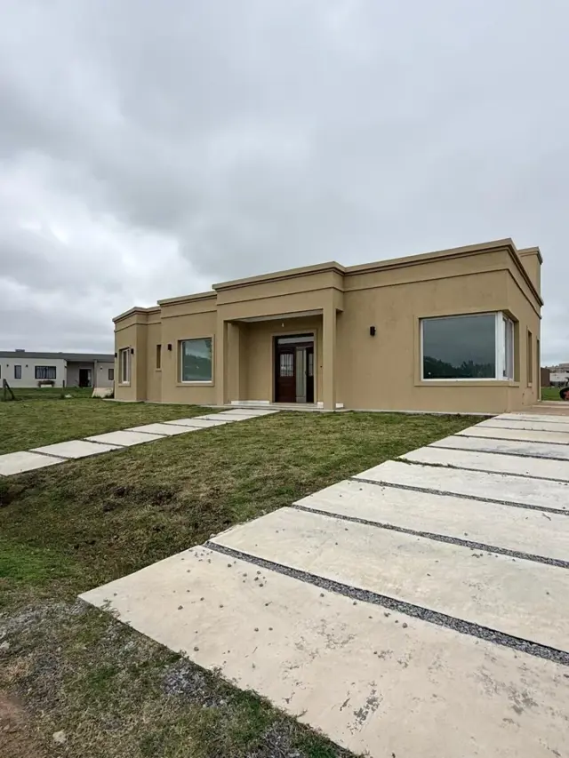 VENTA-Casa 4 amb. en Medal Country Club Acepta Permuta/Financiación
