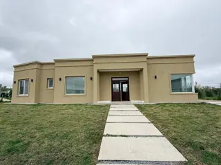 VENTA-Casa 4 amb. en Medal Country Club Acepta Permuta/Financiación foto 2