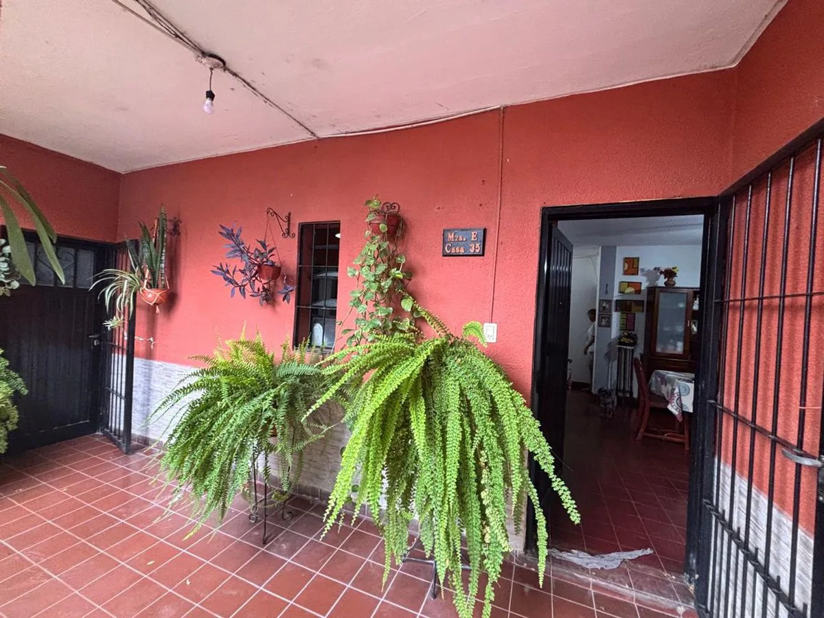 VENTA CASA 3 DORMITORIOS ZONA AV AMERICA foto 2