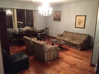 EXCELENTE CHALET DE 5 AMB SOBRE H YRIGOYEN foto 2