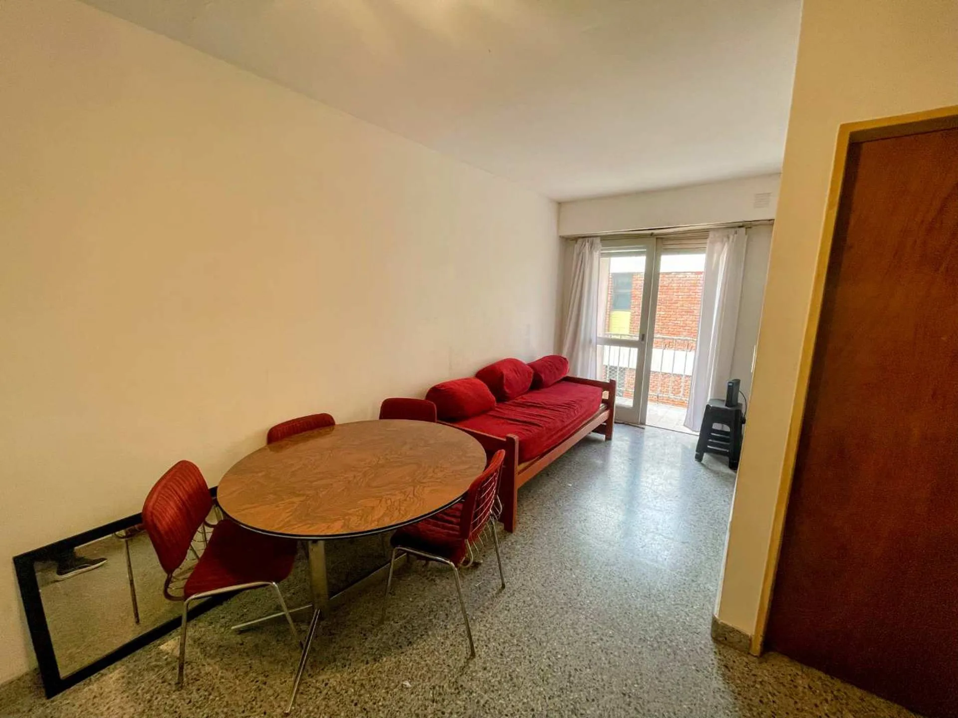 VENTA DEPARTAMENTO 2 AMBIENTES LATERAL TORREON foto 2