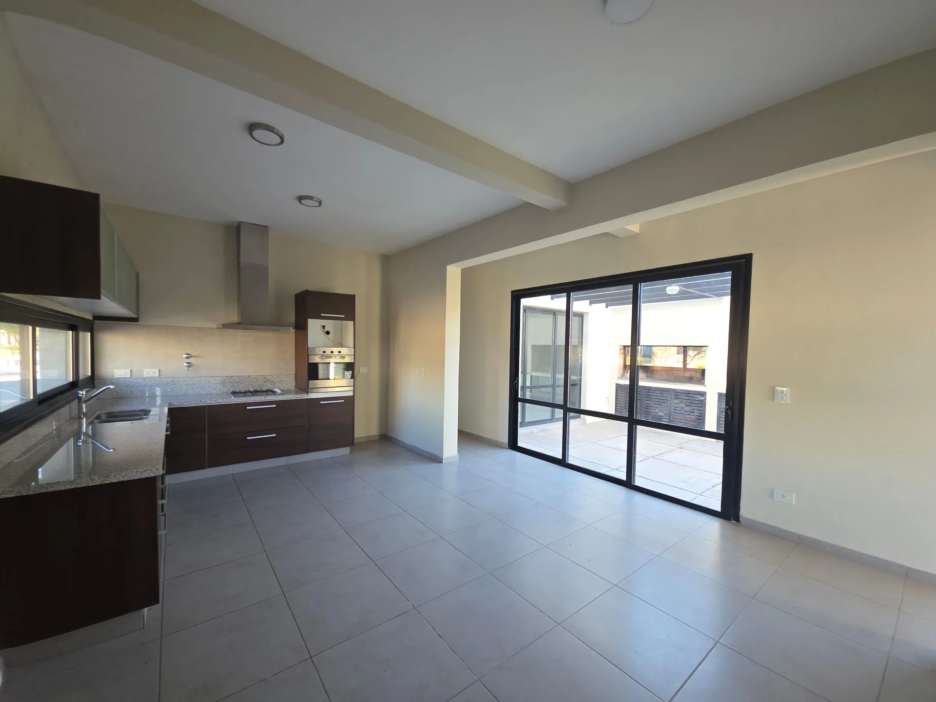 Casa en venta en Barrio Pinares de Furlotti foto 4
