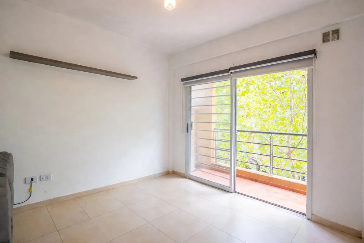 DEPARTAMENTO VENTA 2 AMBIENTES y BALCÓN BANFIELD foto 2