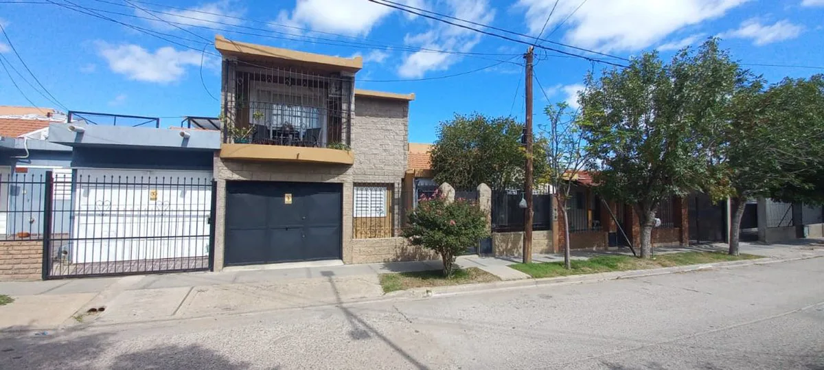 VENDE CASA 2 PLANTAS - SAN LUIS foto 2