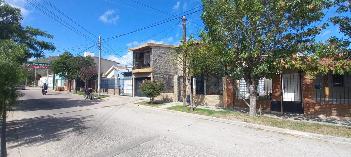 VENDE CASA 2 PLANTAS - SAN LUIS foto 4