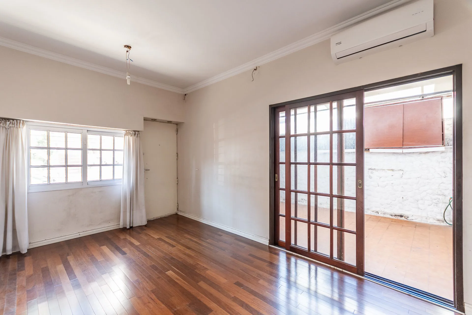 VENTA PH 3 AMB. CON COCHERA, TERRAZA Y QUINCHO foto 4