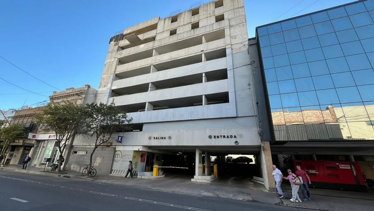 Cochera a la venta en en Zona "Sanatorios" foto 2