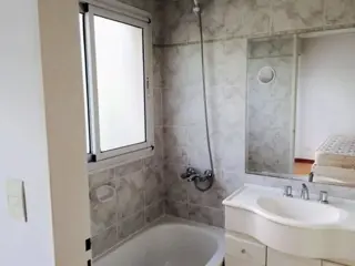 Excelente Monoambiente 34 m2 mas cochera / se vende  Con renta Hasta 4/2019 foto 5