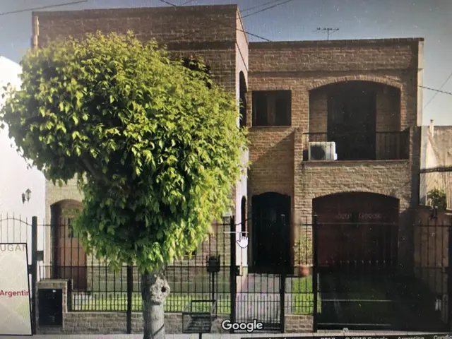 Casa Amplia Lum. 4 amb. Más Dep. c/garaje y jardín