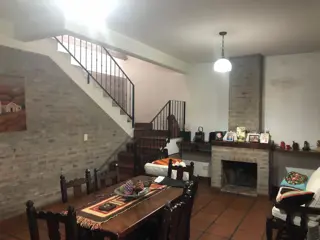 Casa Amplia Lum. 4 amb. Más Dep. c/garaje y jardín foto 3