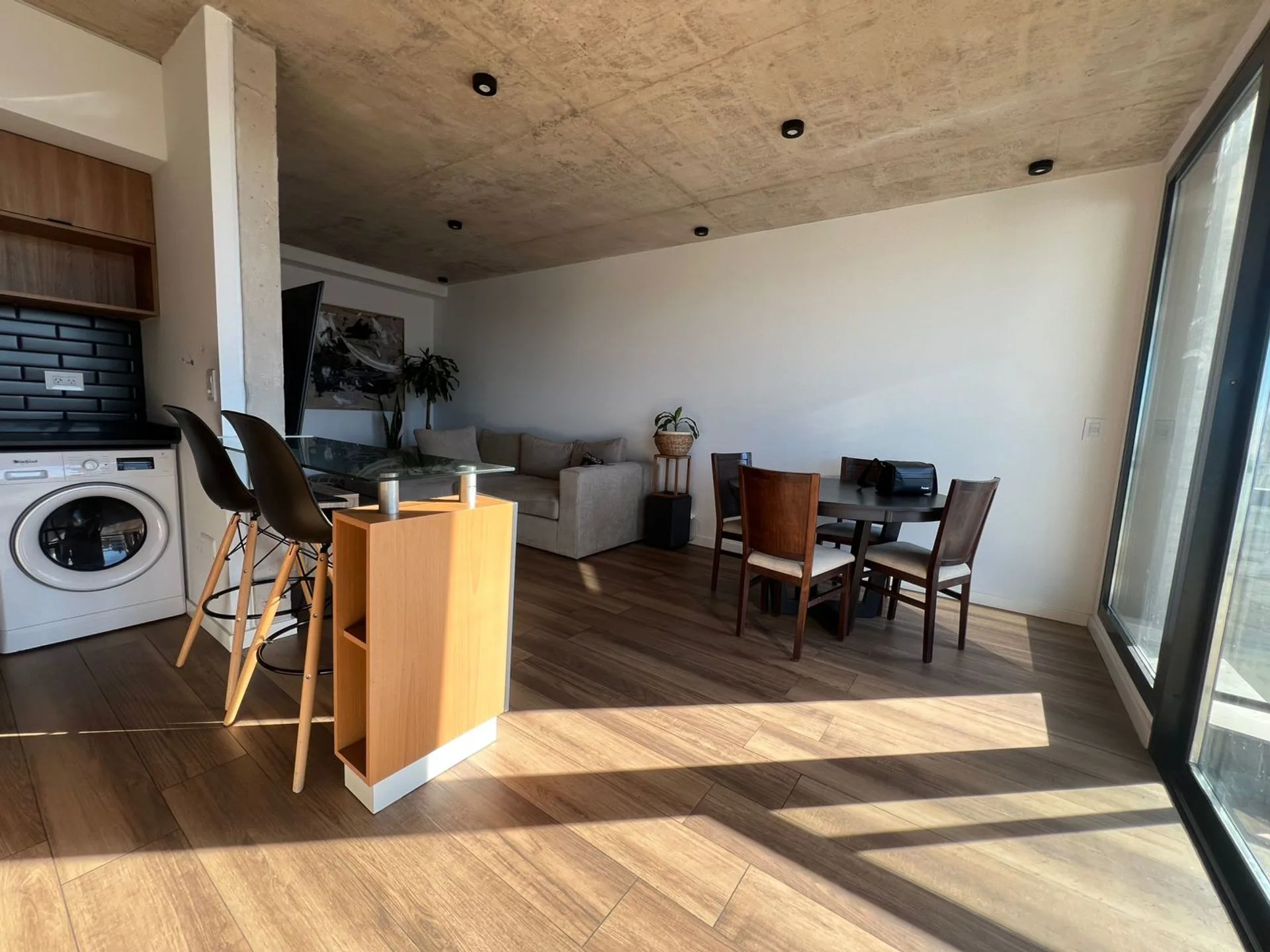 ALQUILER DEPARTAMENTO 2 AMBIENTES COCHERA CHAUVIN foto 3