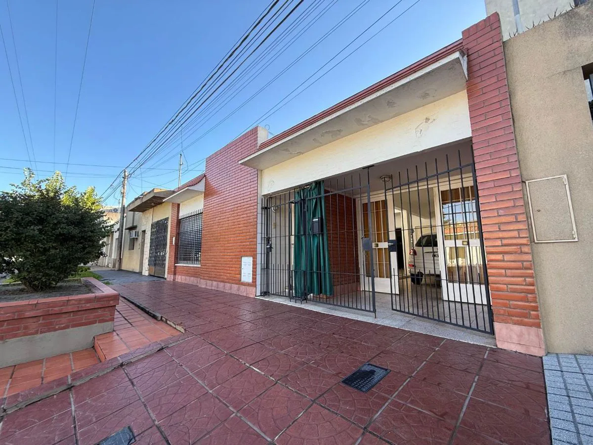 VENTA CASA 2 DORM. Y COCHERA Y DPTO EN GUADALUPE foto 2