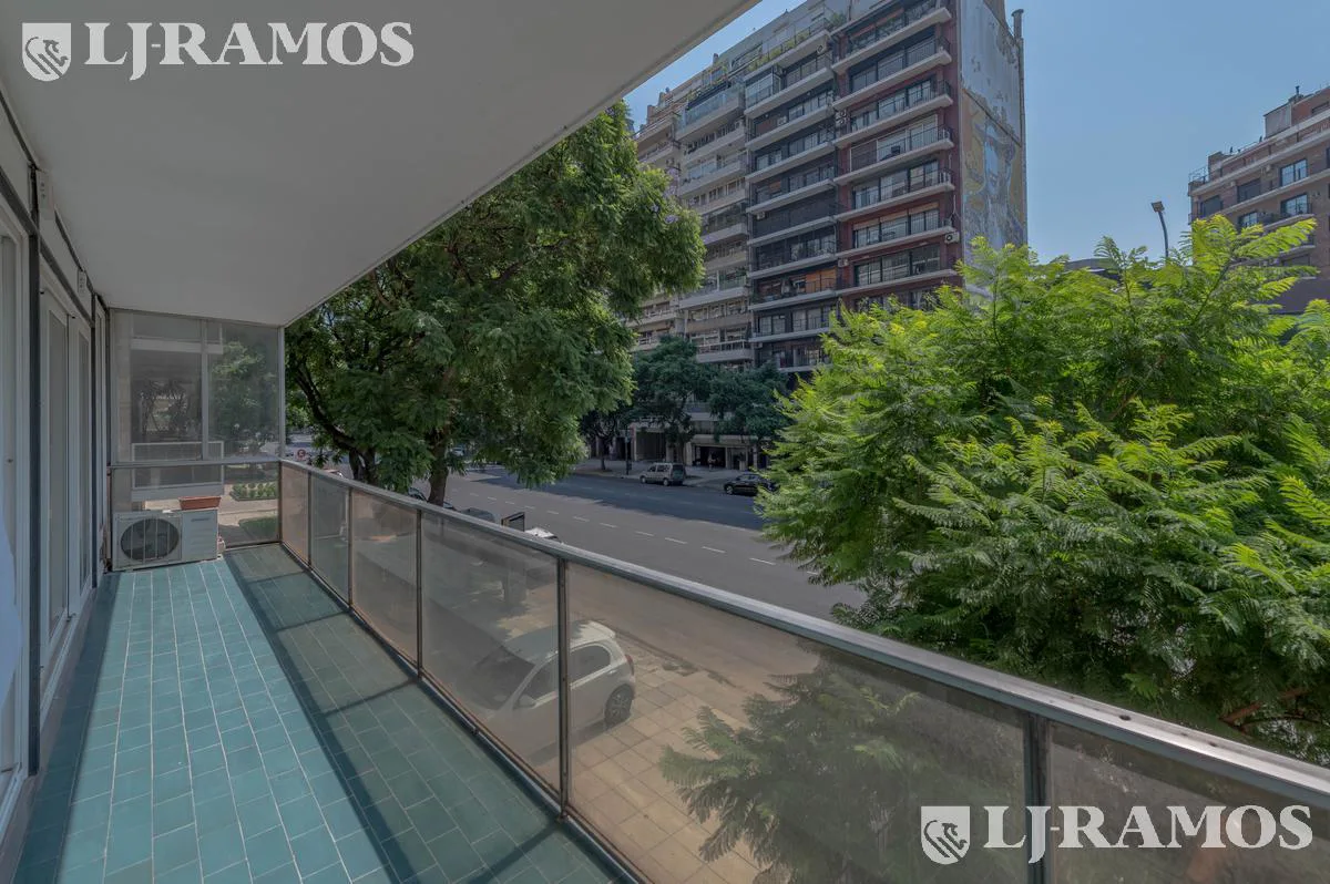 Av. Figueroa Alcorta y Tagle. Piso sup. 238 m2. cochera. Seg. 24 hs foto 5