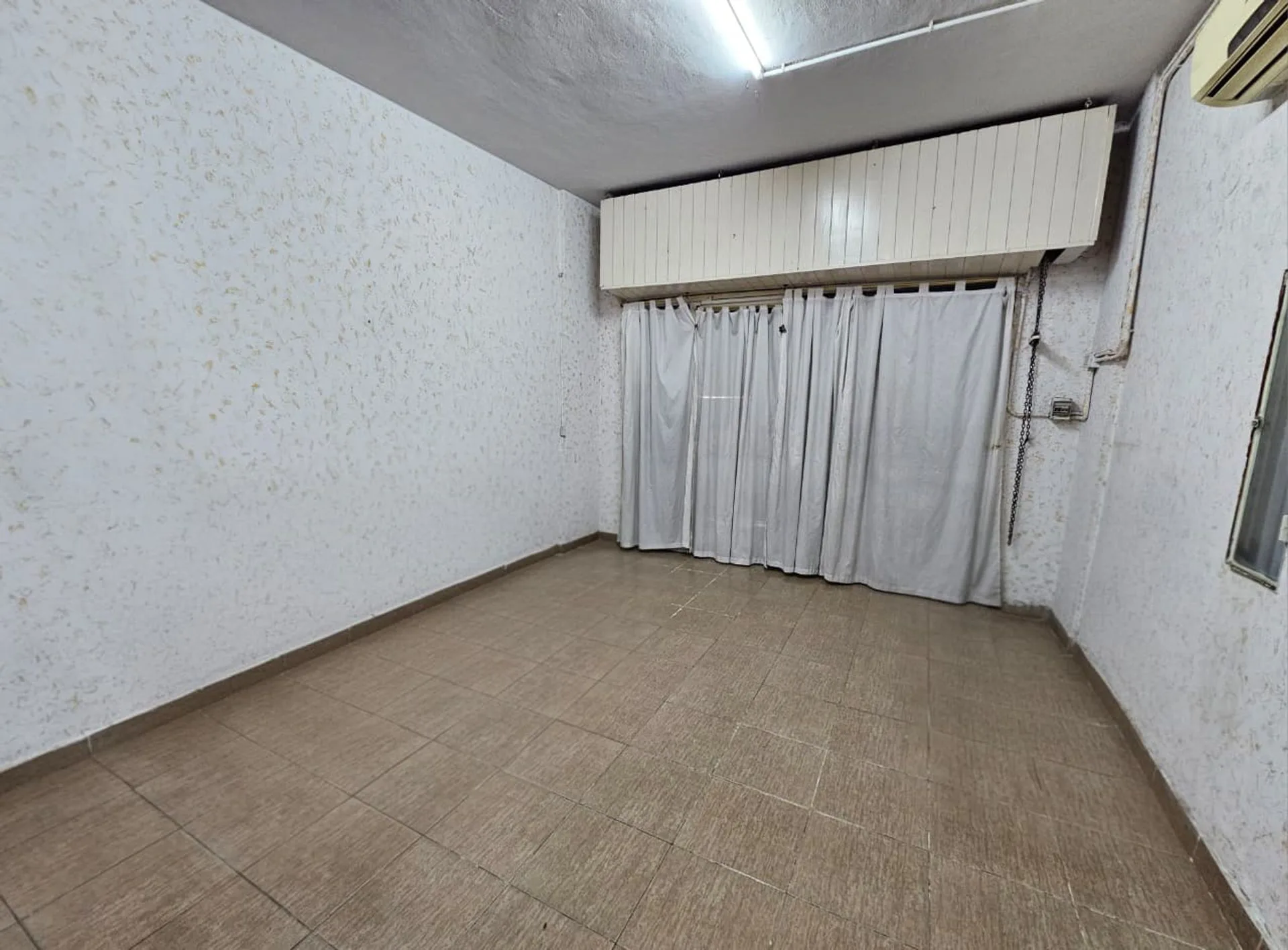 ALQUILER LOCAL COMERCIAL SOBRE AV DON BOSCO foto 2