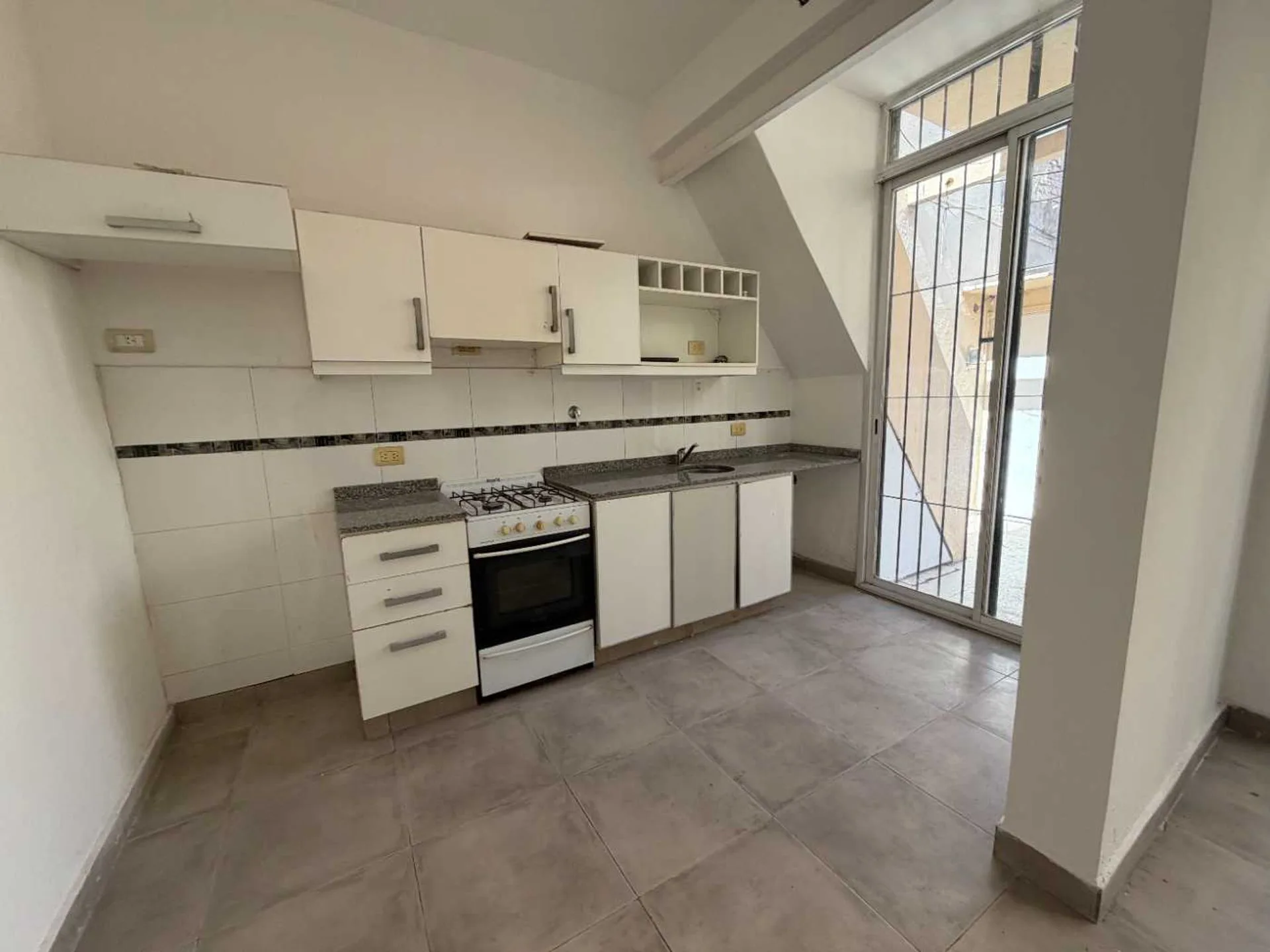 Venta PH 2 Ambientes Lanus con parrila y terraza foto 5