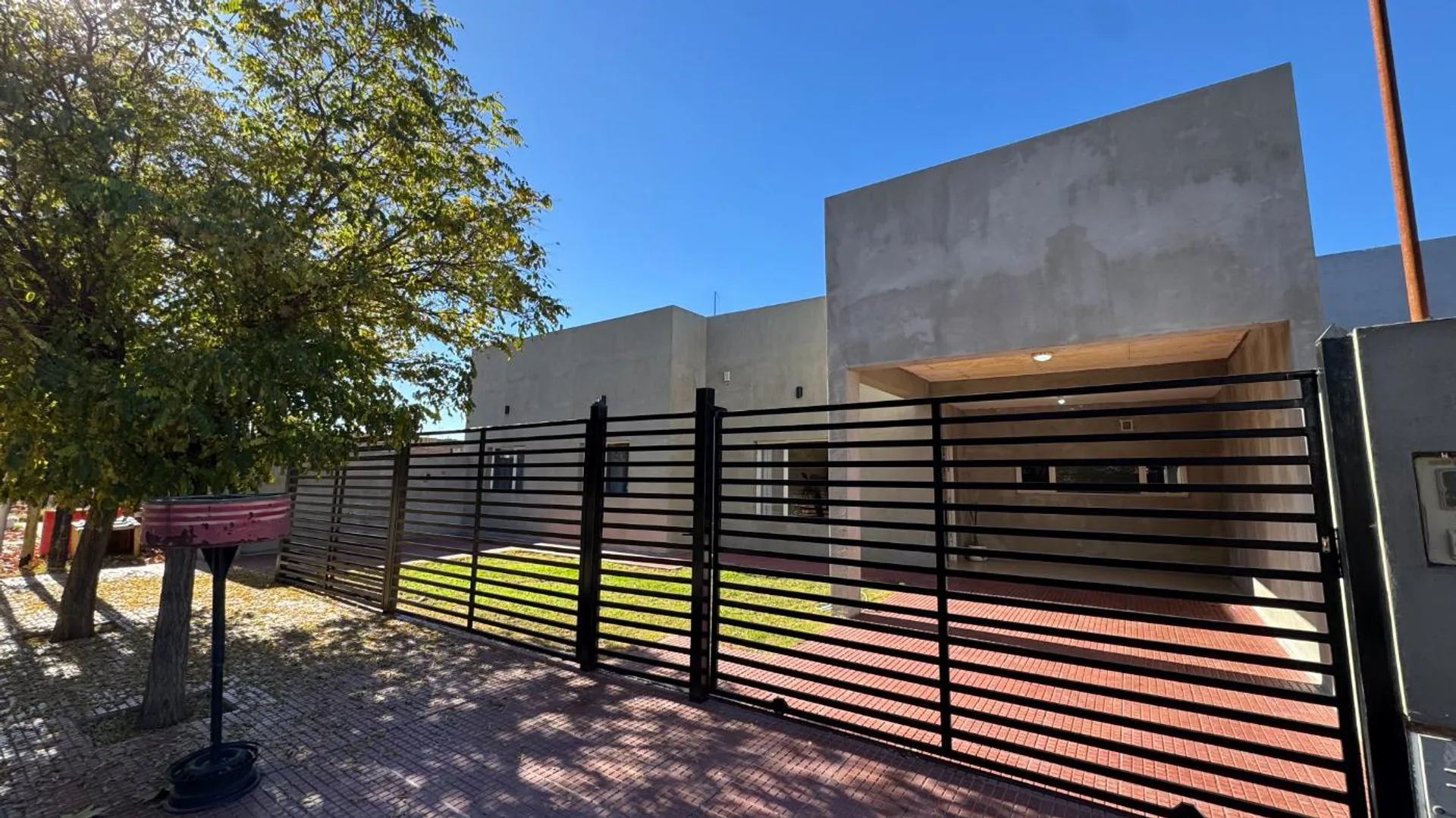 Venta Casa frente a espacio verde FLOREAL PLOTTIER foto 2