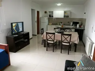 DEPARTAMENTO EN ZONA CENTRICA. PARA 4 PERSONAS. PILETA. COCHERA. EQUIPAMIENTO FULL foto 2
