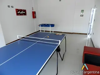 DEPARTAMENTO EN ZONA CENTRICA. PARA 4 PERSONAS. PILETA. COCHERA. EQUIPAMIENTO FULL foto 3