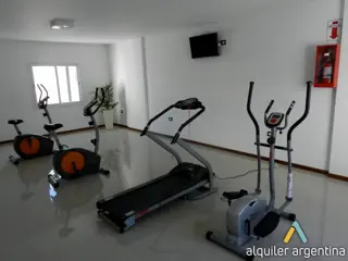 DEPARTAMENTO EN ZONA CENTRICA. PARA 4 PERSONAS. PILETA. COCHERA. EQUIPAMIENTO FULL foto 4