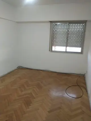SE VENDE DPTO 4 AMB. AL FRENTE CON BALCON EN MONTE CASTRO foto 1