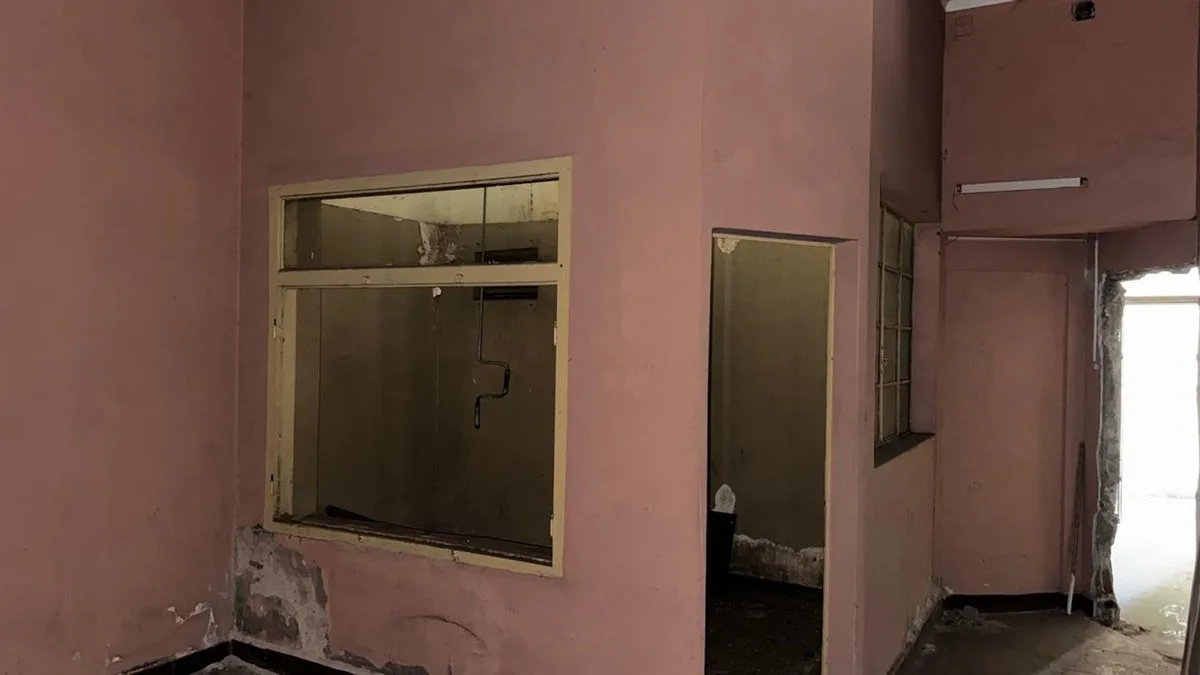 SE VENDE CASA A RESTAURAR EN PLENO CENTRO  211 M2 foto 3