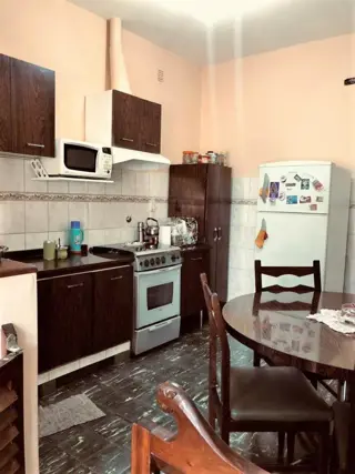 Casa en venta Ituzaingó con amplio parque foto 5