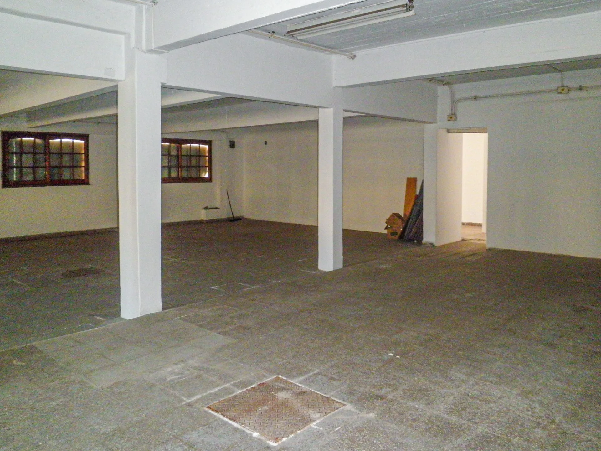 VENTA LOCAL B RIVADAVIA  EN DOS PLANTAS DE 631 M2 foto 4