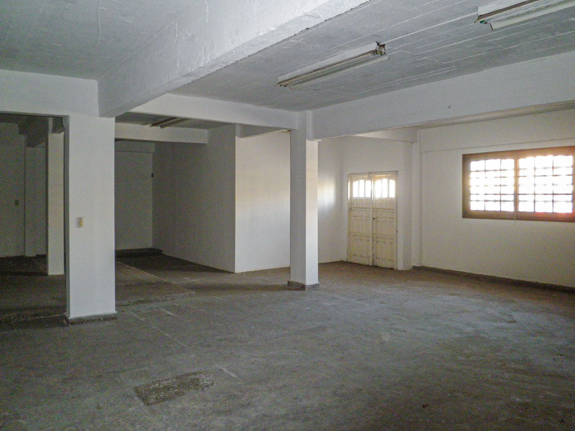 VENTA LOCAL B RIVADAVIA  EN DOS PLANTAS DE 631 M2 foto 5