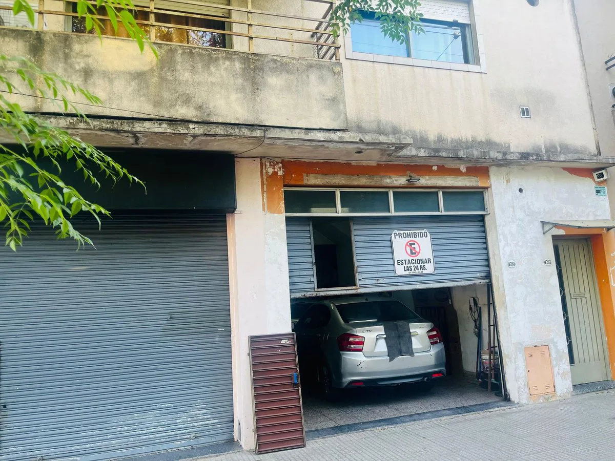 CASA EN VENTA CON LOCALES ,  VILLA LUGANO foto 2