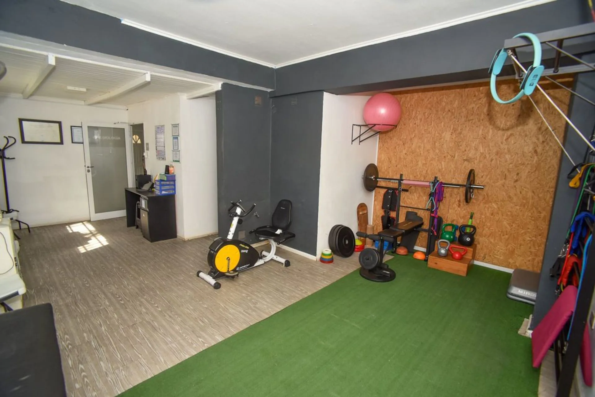 GRAN CASA EN ESQUINA + LOCAL COMERCIAL foto 4