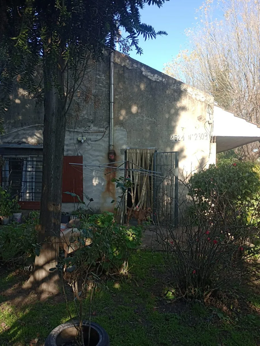 CASA 3 AMBIENTES EN ESQUINA , LA CAPILLA FCIO,VARELA foto 4