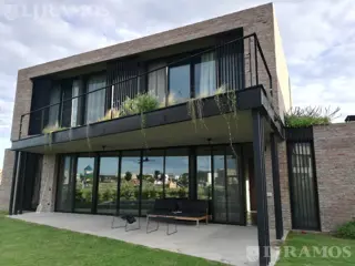 Casa en Lote Interno Barrio Riberas en Alquiler Temporal con Pileta PG A foto 1