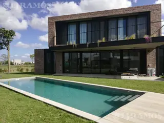 Casa en Lote Interno Barrio Riberas en Alquiler Temporal con Pileta PG A foto 2