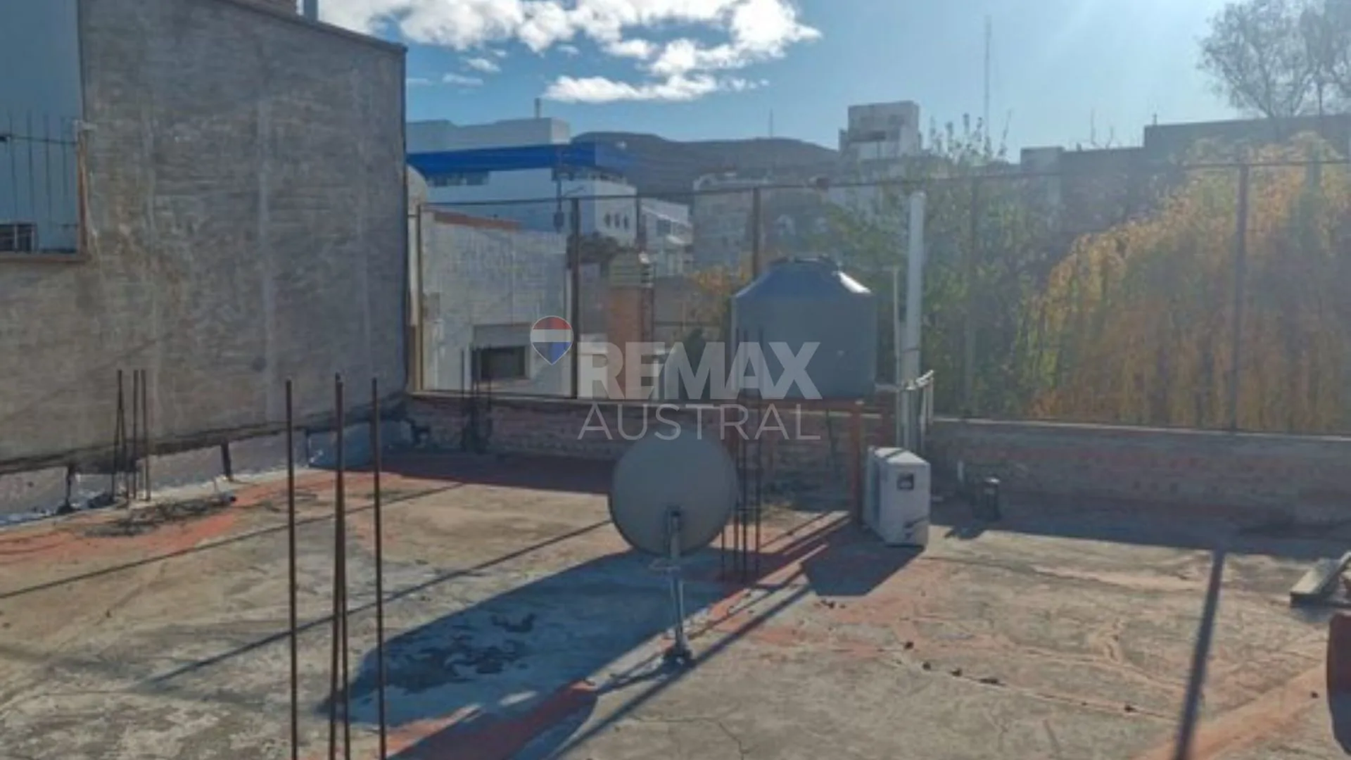 RETASADO - VENTA LOCAL - ESPACIO AEREO - CENTRO foto 4